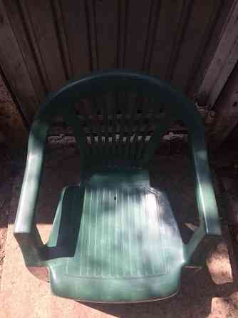 Стол и стул пластиковые Зугрэс