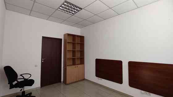 Сдам офисное помещение 300 м2 в Калининском р-не, кабинетная система. Ремонт, мебель. Донецк