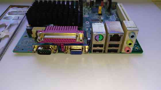 Материнская плата Intel Atom D2500HN 1,86 GHz,2 ядра, 4 GB DDR3 Донецк