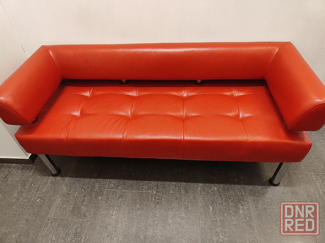 Продаю офисный кожаный диван Донецк - изображение 1