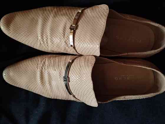 Продам мужские кожаные туфли производство Италии белого цвета. Макеевка