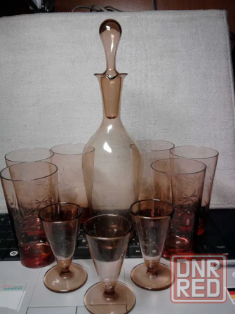 Старинная посуда для спиртных напитков. Цветное стекло.Штоф, рюмочки. Донецк - изображение 8