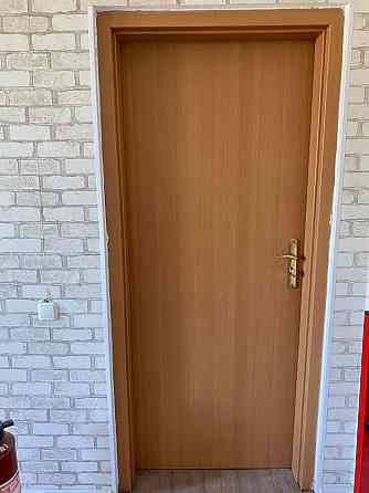 Продам 6 дверей с лутками, ручками и навесами Донецк