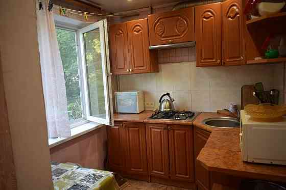 Продам трех комнатную квартиру с гаражом ,Черемушки Макеевка