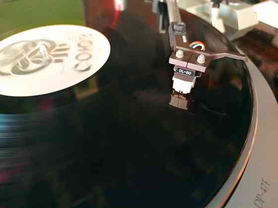 Проигрыватель винила"Denon"-DP-47F Донецк