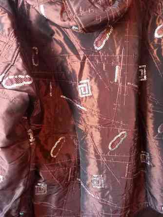 Куртка весна с капюшоном,удлинённая, с цветными паетками новая,р-р50-52 Донецк