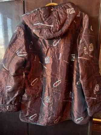 Куртка весна с капюшоном,удлинённая, с цветными паетками новая,р-р50-52 Донецк