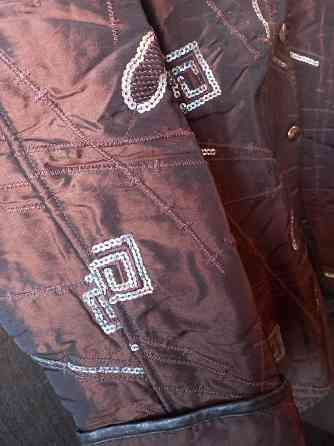 Куртка весна с капюшоном,удлинённая, с цветными паетками новая,р-р50-52 Донецк