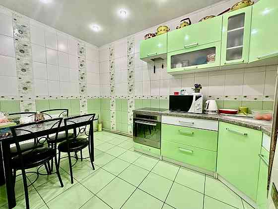 2х этажный дом 257 м2 (7 комнат). гос акт 2 гаража Макеевка