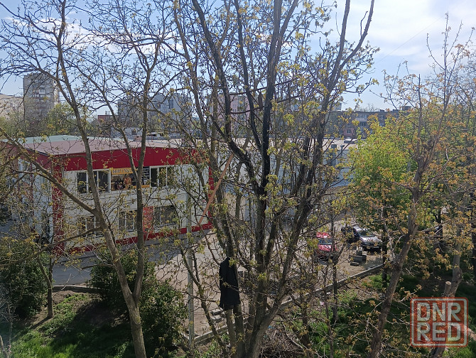 Продам 3 комнатную квартиру в Орджоникидзевском районе, Ленинградский. Мариуполь - изображение 1