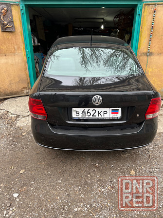 Продам Фольксваген поло седан 2013 года куплена в автосалон триол авто черного цвета 82 т пробег Донецк - изображение 4