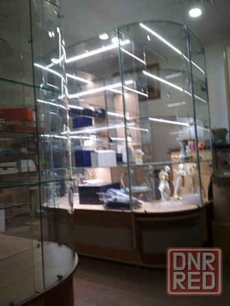 Продам комплект витрин и стелажей для магазина промтоваров Донецк - изображение 3