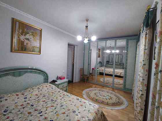 Продам квартиру 100м2 в Ворошиловском районе, дом кирпичный в самом центре города Донецк