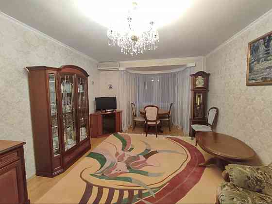 Продам квартиру 100м2 в Ворошиловском районе, дом кирпичный в самом центре города Донецк
