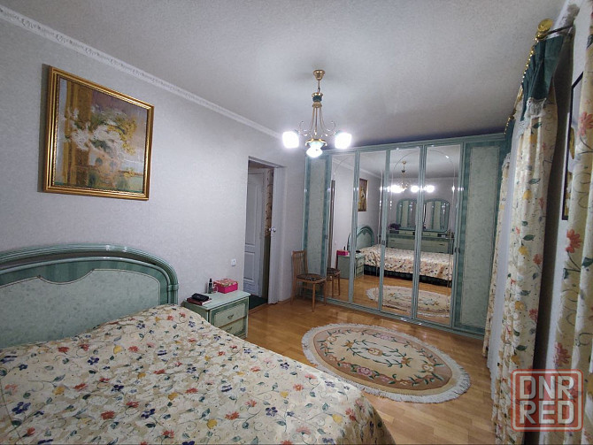 Продам квартиру 100м2 в Ворошиловском районе, дом кирпичный в самом центре города Донецк - изображение 1