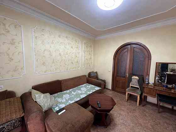 Продам 2-х ком. квартиру, 3/3 эт., 50 м.кв. - Макеевка-центр, ул. Московская Макеевка
