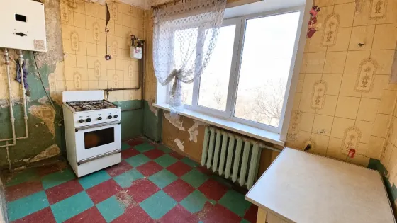 продаю 3х к квартиру на Топазе в лучшем месте по ул. Куйбышева , цена 2.5 млн рублей Донецк