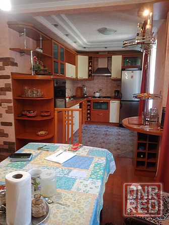 Продается 4 - х комнатная квартира, пл. Буденного Донецк - изображение 2