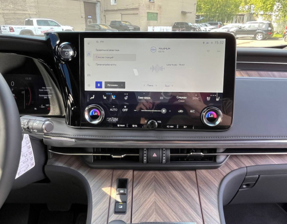 Lexus LM 350 H Донецк