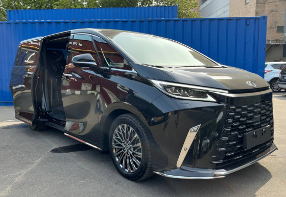 Lexus LM 350 H Донецк