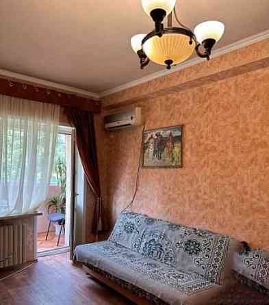 Продам 2 комнатную квартиру по ул. Челюскинцев в самом центре Донецка Донецк