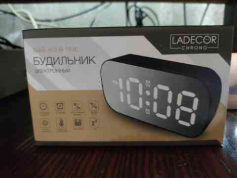 Электронные настольные часы,новые,показуют,время,дату,темп воздуха Донецк