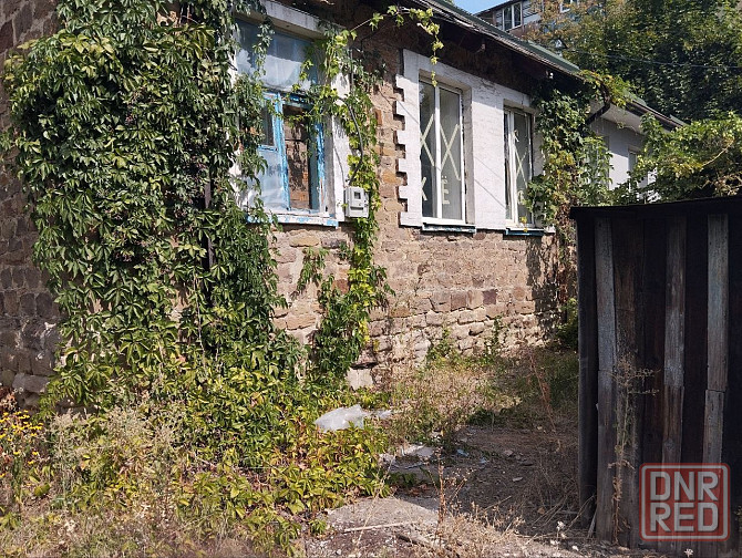 Продам, 1/2 часть, квартира на земле в Ленинсеом районе, рынок Соловки. Донецк - изображение 1