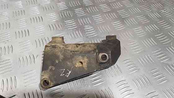 Кронштейн раздаточной коробки 3611842031 Toyota RAV4 разборка Херсон