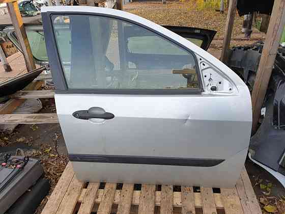 Стекло двери передней правой 1088904 focus 1998-2004 1088904 разборка Херсон