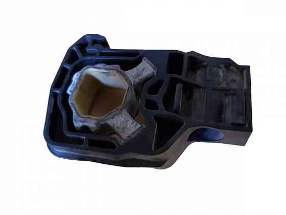 Кронштейн радиатора левый BMW F10 n57/n54  2010 - 2018 разборка Херсон