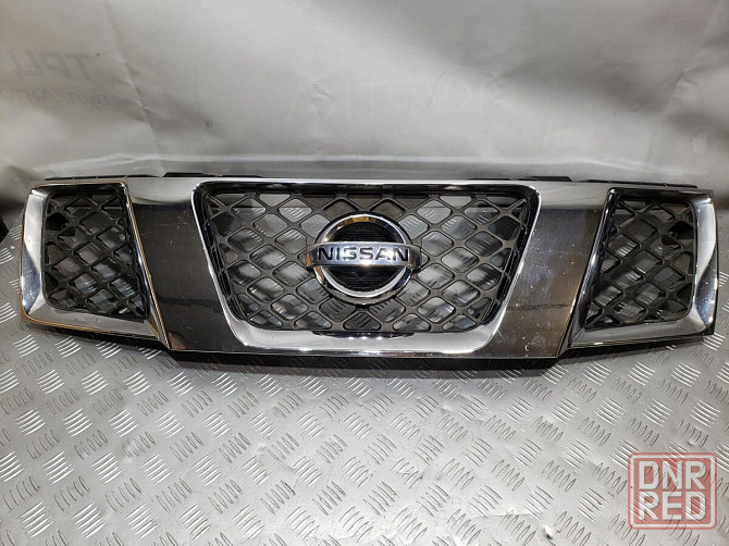 Решетка радиатора без хрома со значком Nissan Navara D40 разборка Херсон - изображение 3