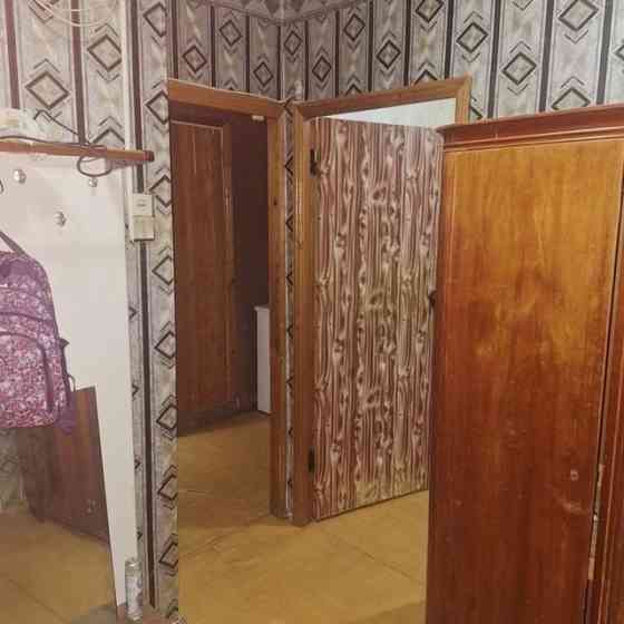 Сдается 1кв.в Калининском рн.5/9 этаж.Только для длительного заселения Донецк