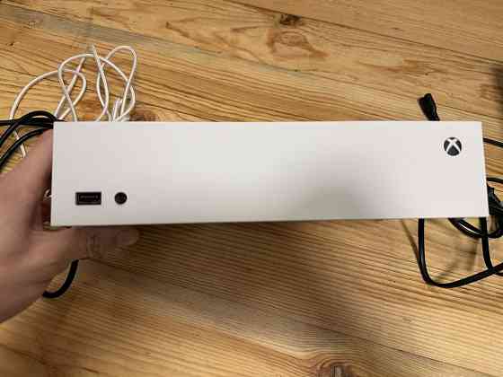 Xbox Series S як нова + два джойстика 2х pad Запорожье