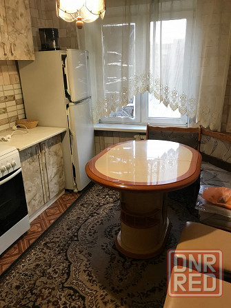 Сдам 2ком центр Текстильщика бум 5/9 вода идёт с мебелью и техникой улОстровского Донецк - изображение 1