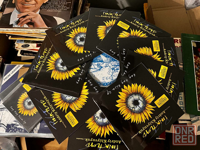 Pink Floyd  Andriy Khlyvnyuk of Boombox - Hey Hey Rise Up 7" вініл Херсон - изображение 3