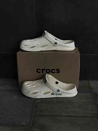 Мужские кроксы сабо белые уличные тапочки crocs новинка сезона 2025 Запорожье
