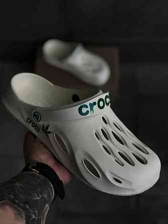 Мужские кроксы сабо белые уличные тапочки crocs новинка сезона 2025 Запорожье