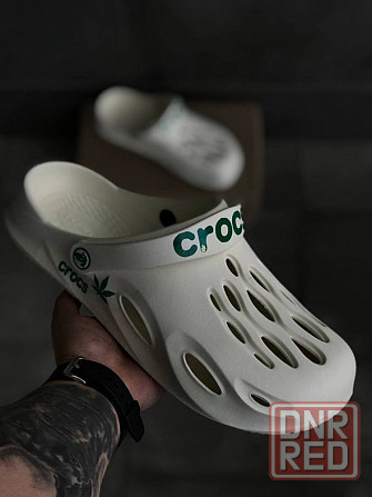 Мужские кроксы сабо белые уличные тапочки crocs новинка сезона 2025 Запорожье - изображение 1