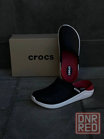 Мужские кроксы черно-красные уличные тапочки crocs шлепанцы черные Запорожье - изображение 4