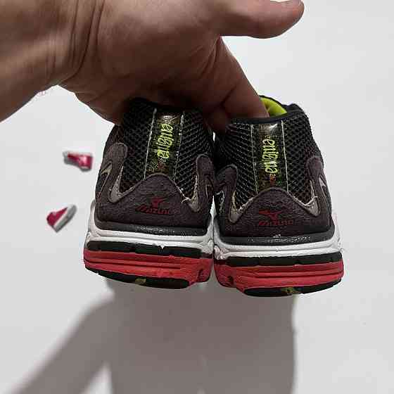 Mizuno Enigma 44р кроссовки беговые Запорожье