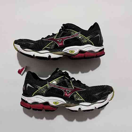 Mizuno Enigma 44р кроссовки беговые Запорожье