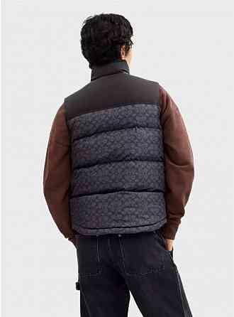 Чоловічий жилет Coach Signature Down Vest In Recycled Polyester Black Запорожье