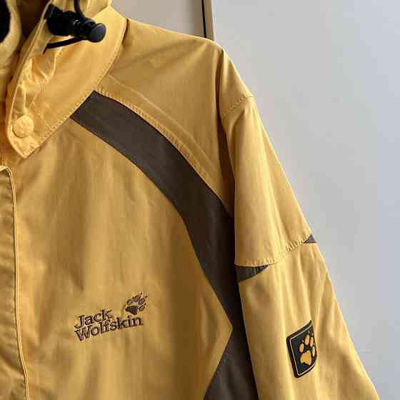 Женская ветровка Jack Wolfskin размер М Запорожье