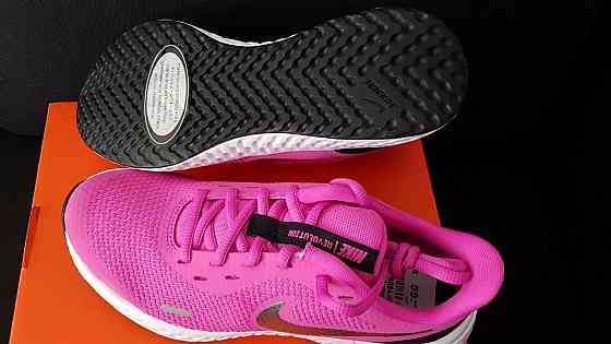 Кроссовки Nike Revolution5.0 WMNS 36р,36,5р,оригинал. Запорожье