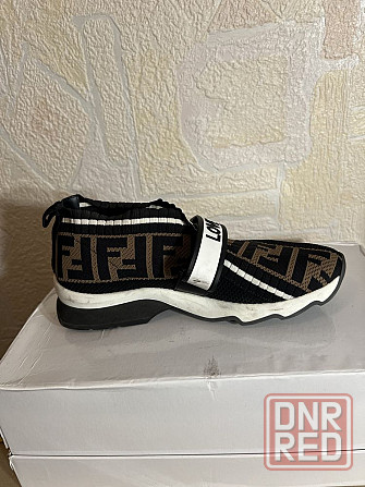 Кроссовки Fendi 36 Италия. Минимальные следы носки. Запорожье - изображение 2