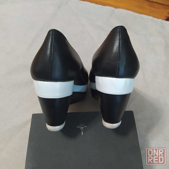 Женские туфли JOOP! на высокой танкетке чёрные с белой полосой касатки Запорожье - изображение 4