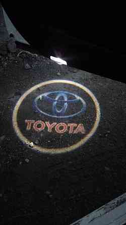 Штатная подсветка двери с логотипом Toyota тойота.Подсветка ног Toyota Запорожье