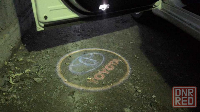 Штатная подсветка двери с логотипом Toyota тойота.Подсветка ног Toyota Запорожье - изображение 3