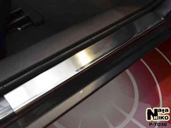 Накладки на пороги Toyota Auris Avensis Camry Corolla Hilux iQ Prius Запорожье