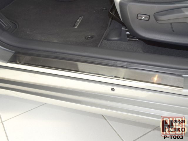 Накладки на пороги Toyota Auris Avensis Camry Corolla Hilux iQ Prius Запорожье - изображение 3